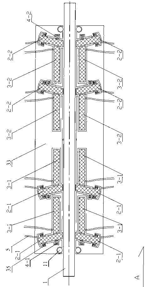 Ultrasonic linear motor with hydraulic displacement amplification mechanism and operating method thereof