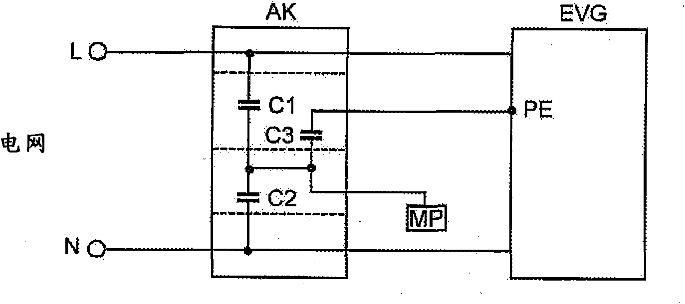 Improved applicability of lamps with electronic ballast without a protective earth conductor