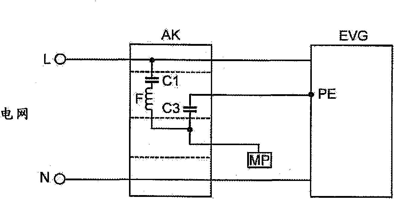 Improved applicability of lamps with electronic ballast without a protective earth conductor