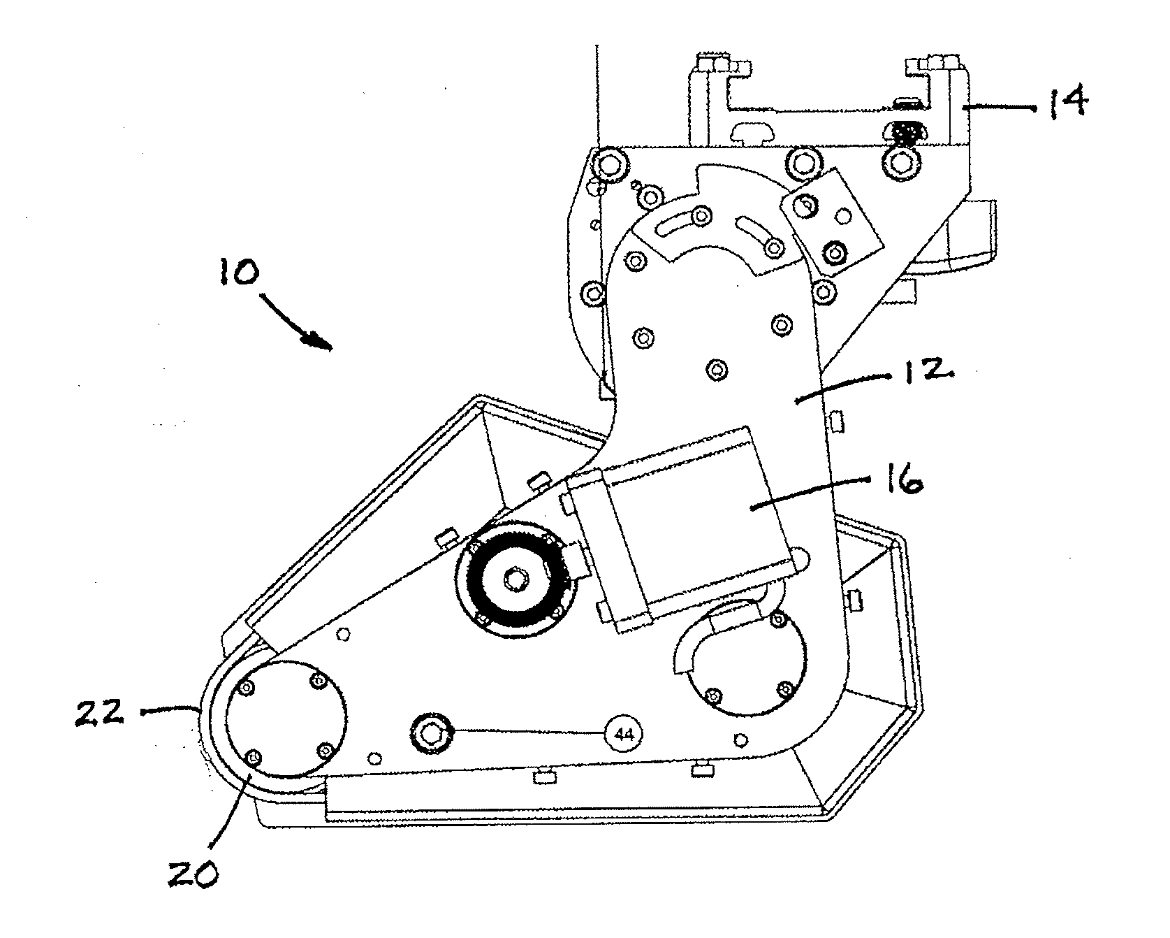 Apparatus, assembly and method for dry cleaning a flexographic printing plate carried on a plate cylinder that includes optimized cleaning functionalities