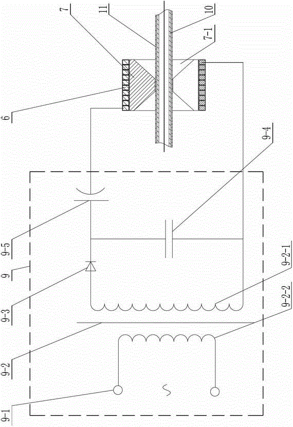 Magnetic pulse forming device and method of bimetal composite pipe