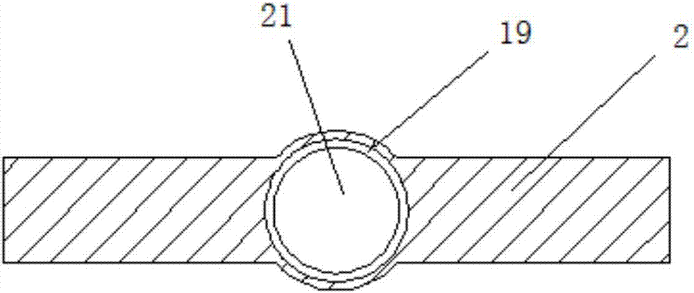 Smashing and separating device for recoverable iron scraps in building garbage