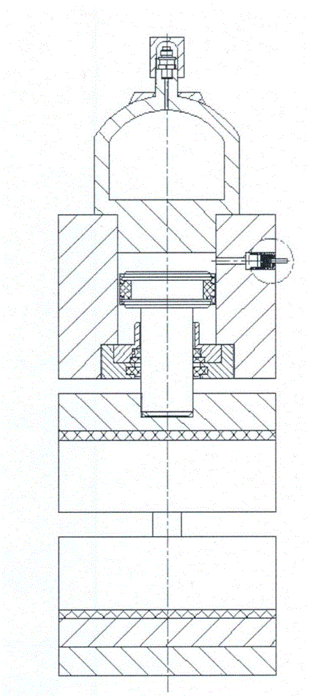 Gas damping type shock absorption pipe clamp for hydraulic pipeline