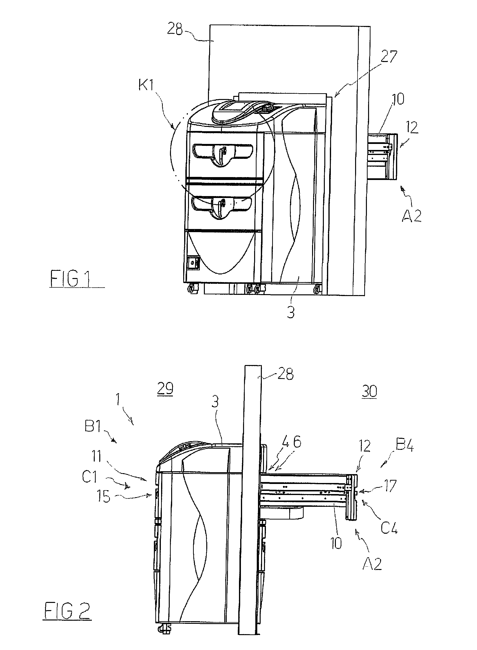 Disinfecting or sterilizing machine for disinfecting or sterilizing endoscopes