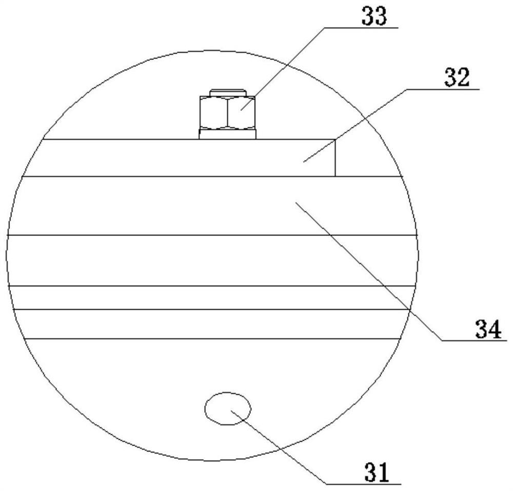 Feeding device with a replaceable bottom plate for traditional Chinese medicine decoction pieces