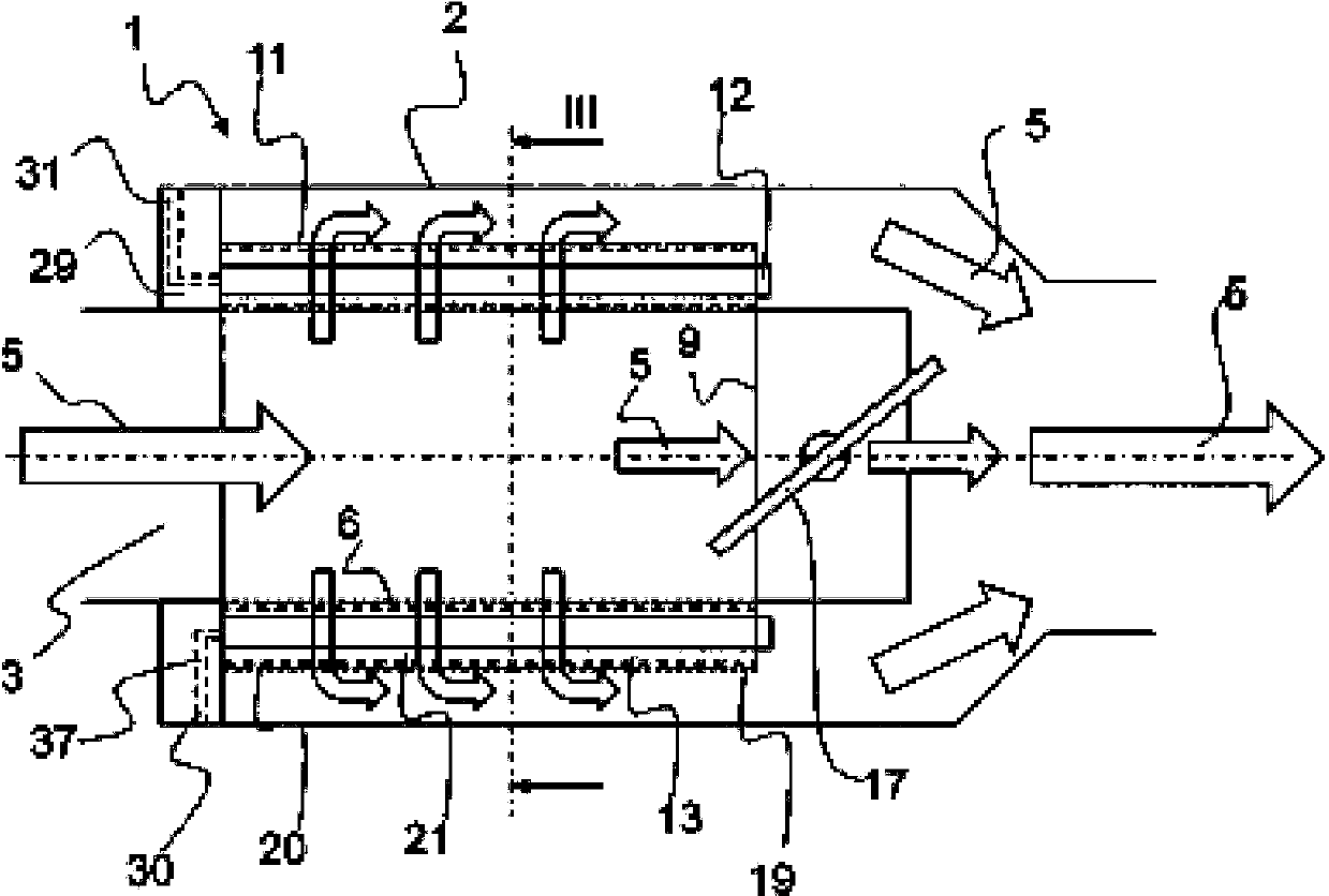 Device having a heat exchanger for a thermoelectric generator of a motor vehicle