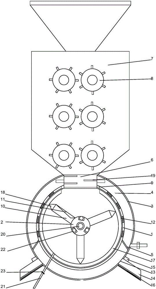 Smashing and drying device for straw feed for animals