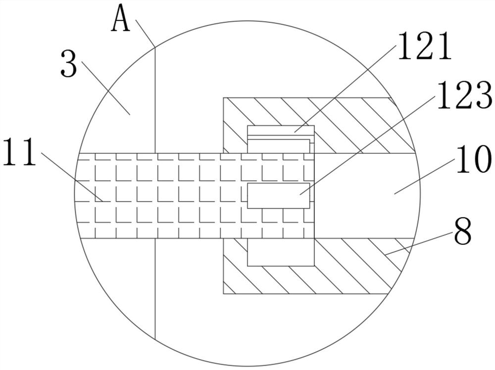 Spiral chain discarding device capable of quickly reacting