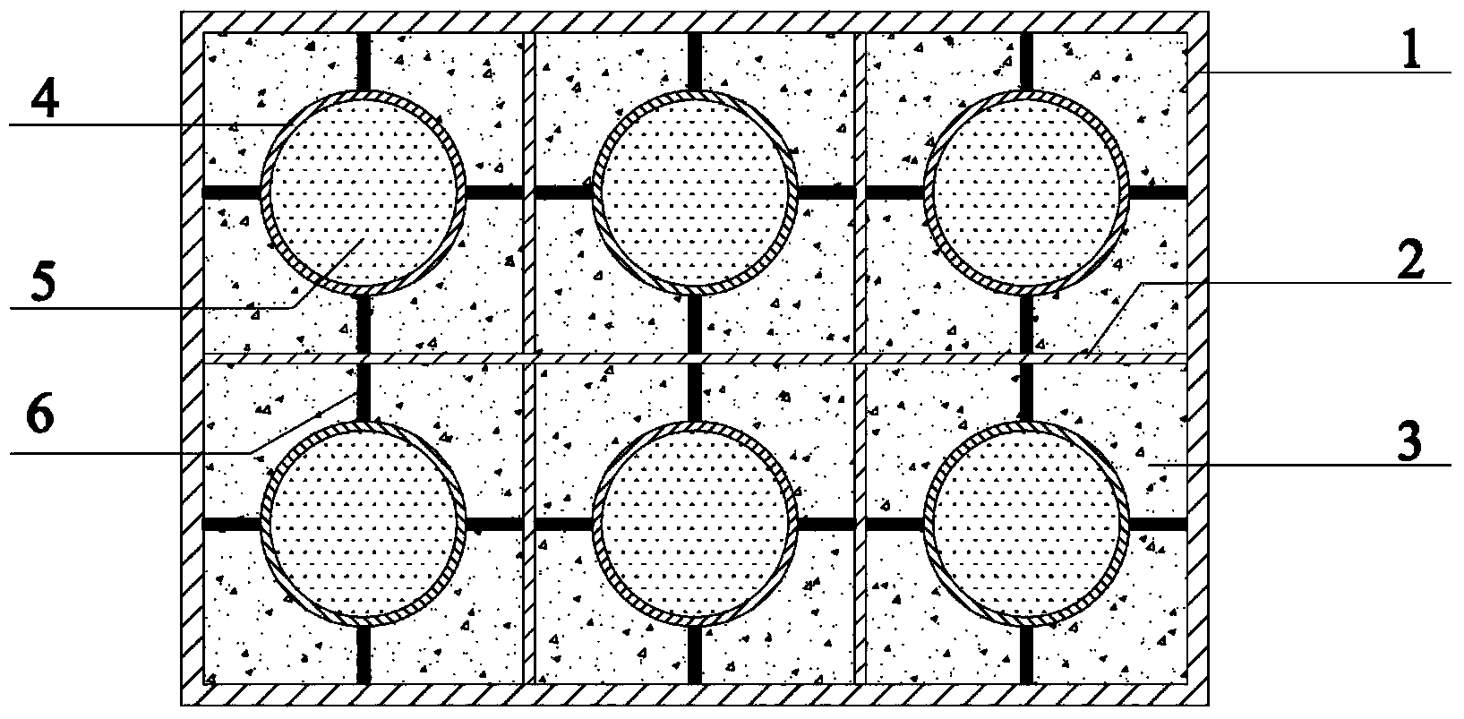 Combined column formed by embedding round steel tubes filled with recycled concrete in multiple-cavity steel pipe filled with concrete and provided with batten plates