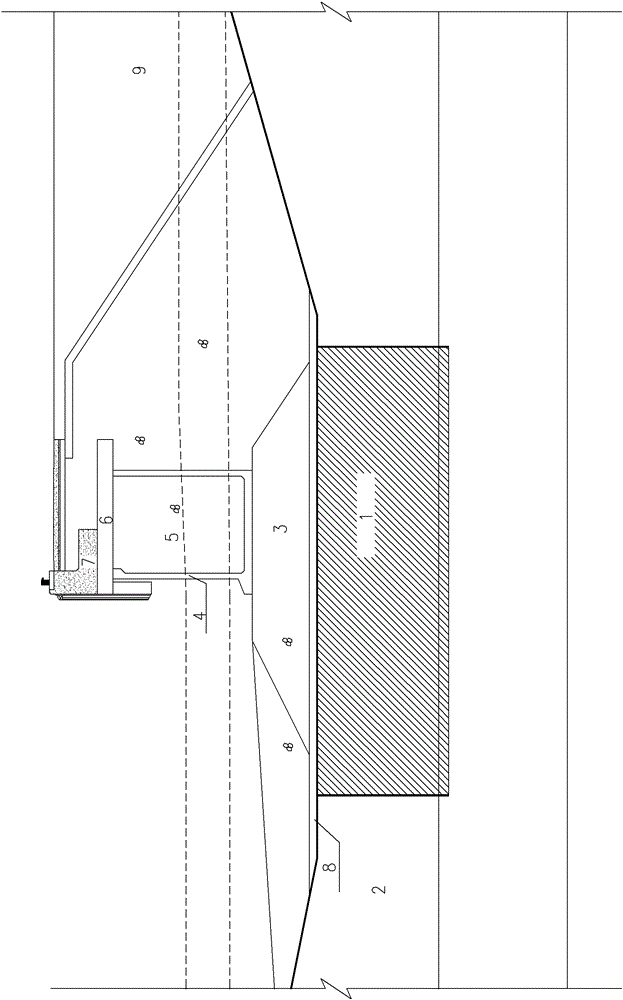 Gravity wharf built on silt foundation and its construction method