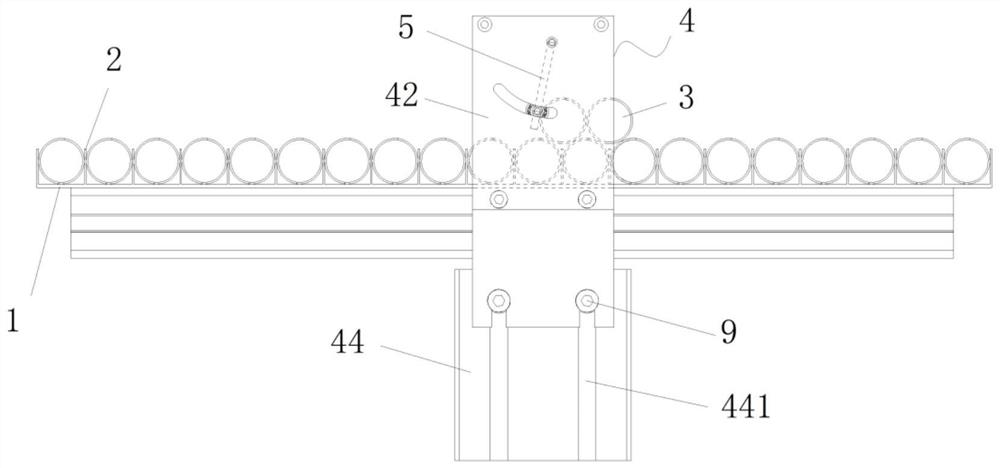 Conveying and blocking device and feeding device for cylindrical steel shell batteries