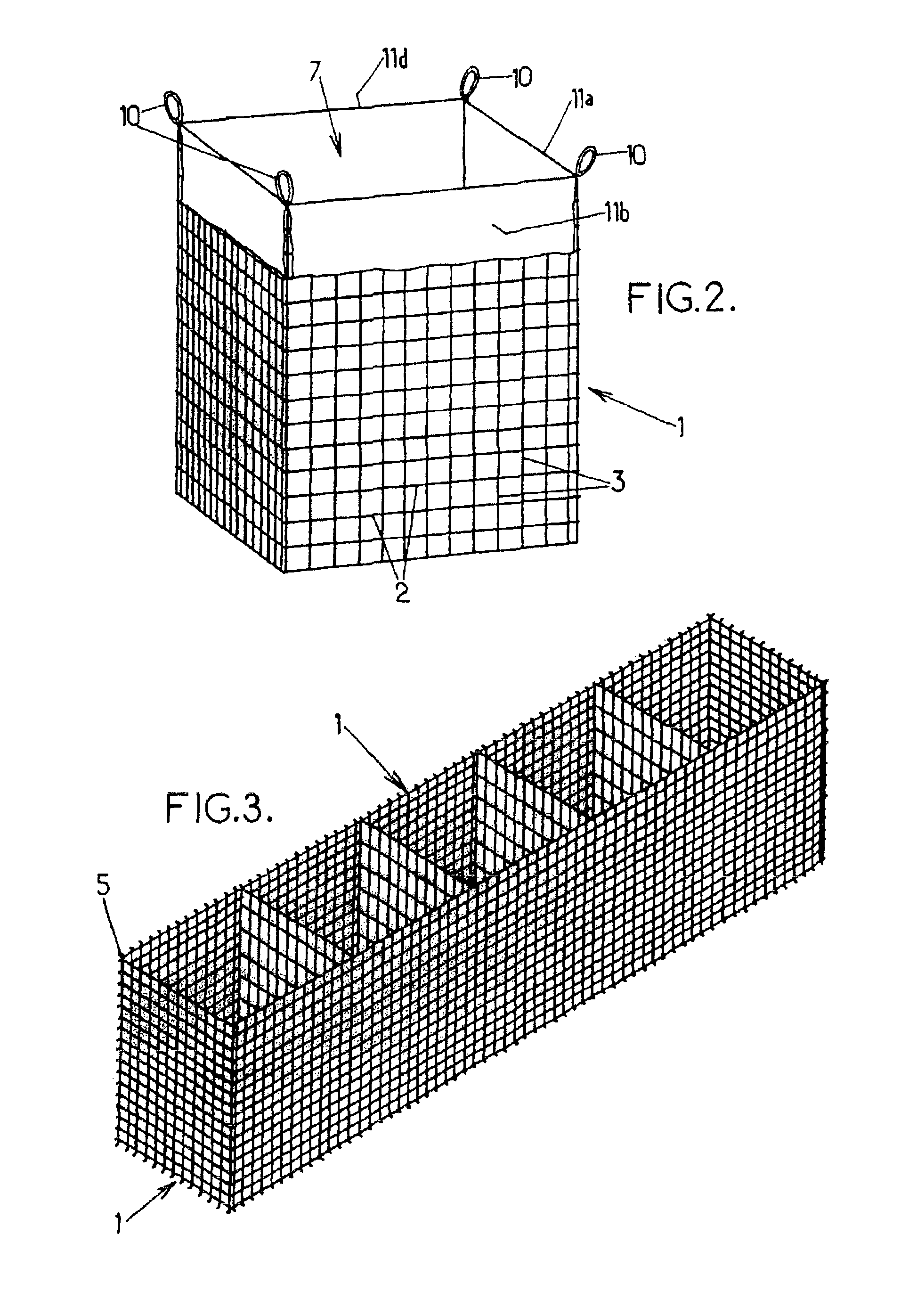 Gabion elements for producing constructions such as walls, barricades and the like