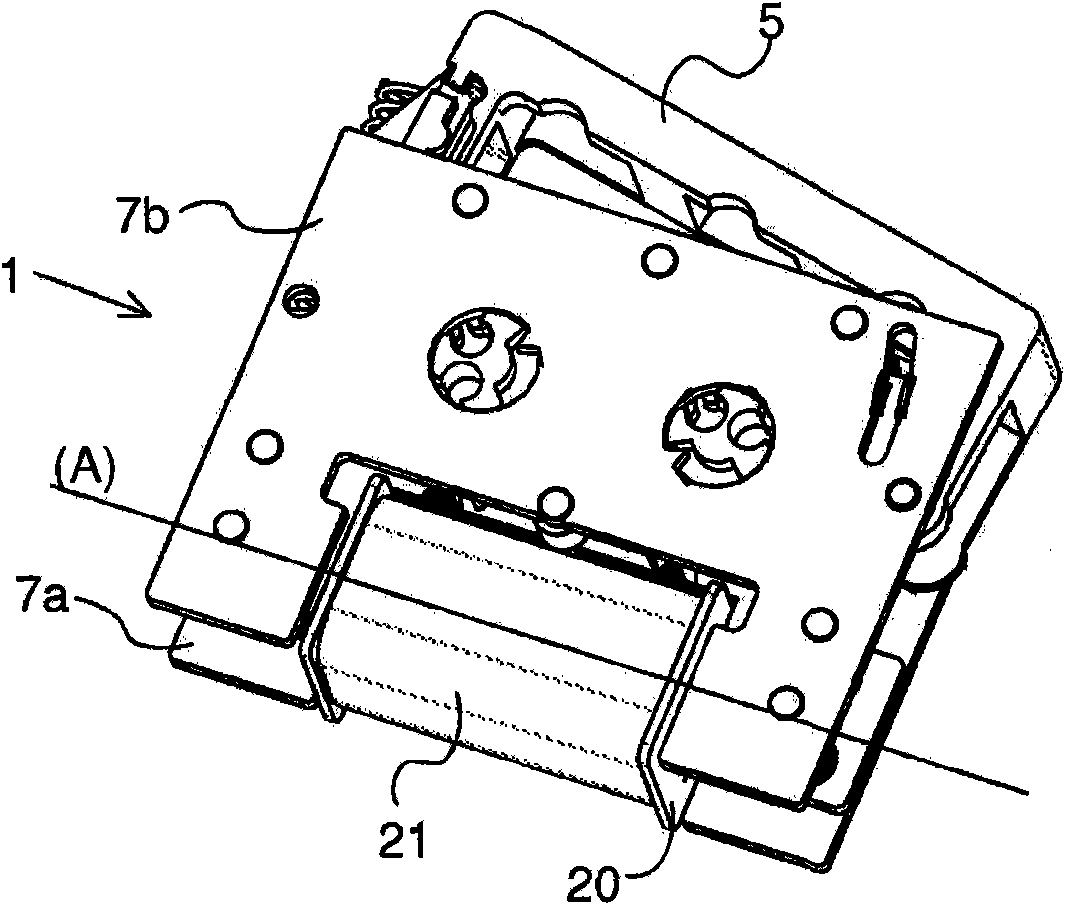 Power generation device with two mobile parts