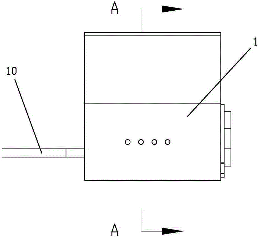 Blade lock with radial displacement being mutually controlled through front locking mechanism and rear locking mechanism