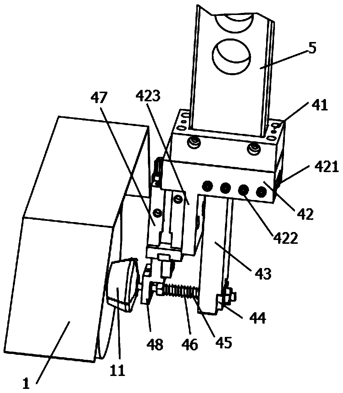 Numerical control lathe with automatic feeding and discharging structure