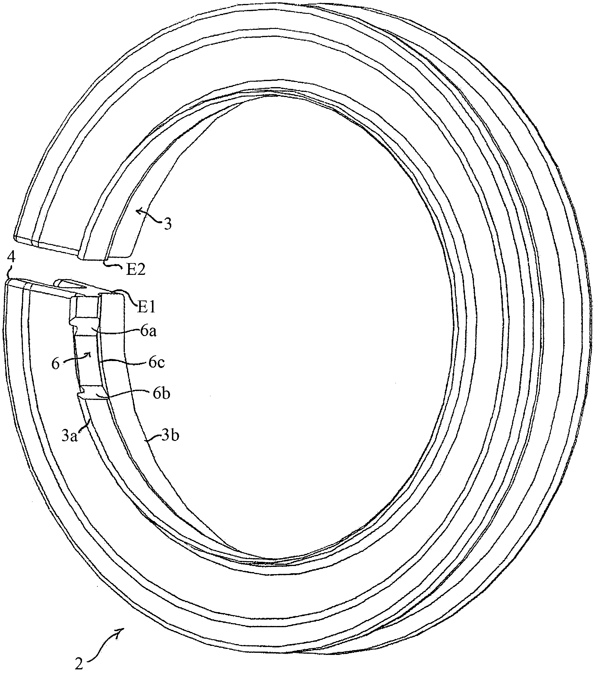 Flat-running device for an automobile, mounted assembly including same and related mounting/removal method