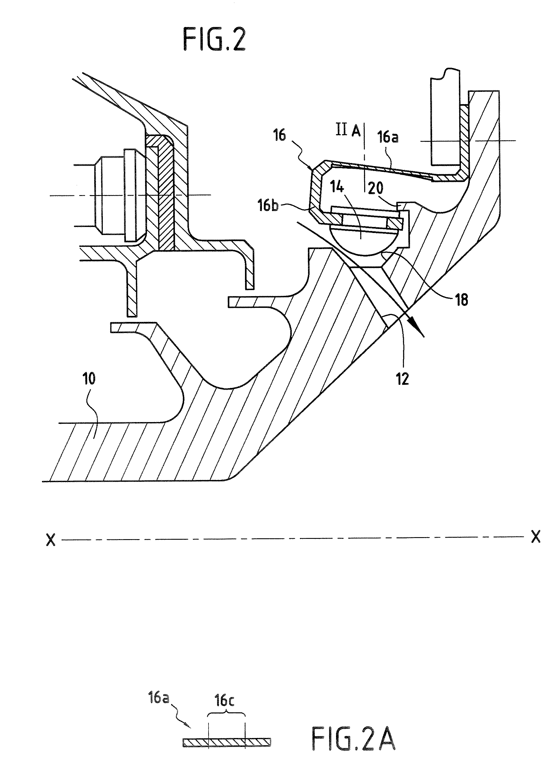 A method of regulating the flow rate of air in a rotary shaft of a turbomachine