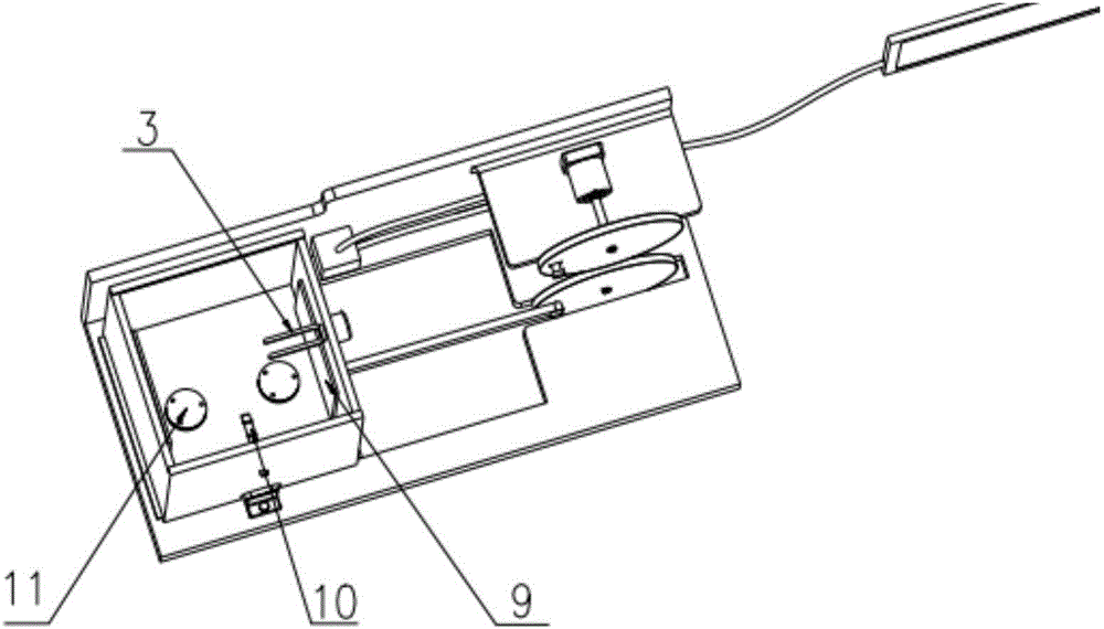 On-line detection device and method for moisture content of cereal from combine harvester