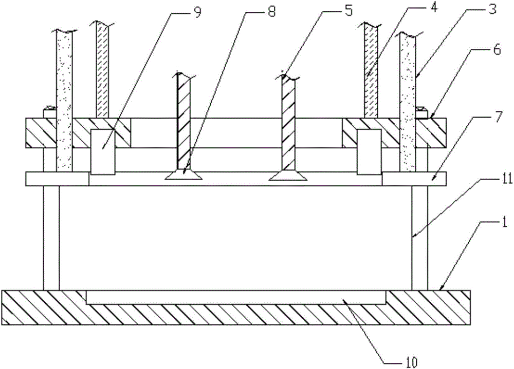 Automatic assembling pressure-closing device for touch screen and control method thereof