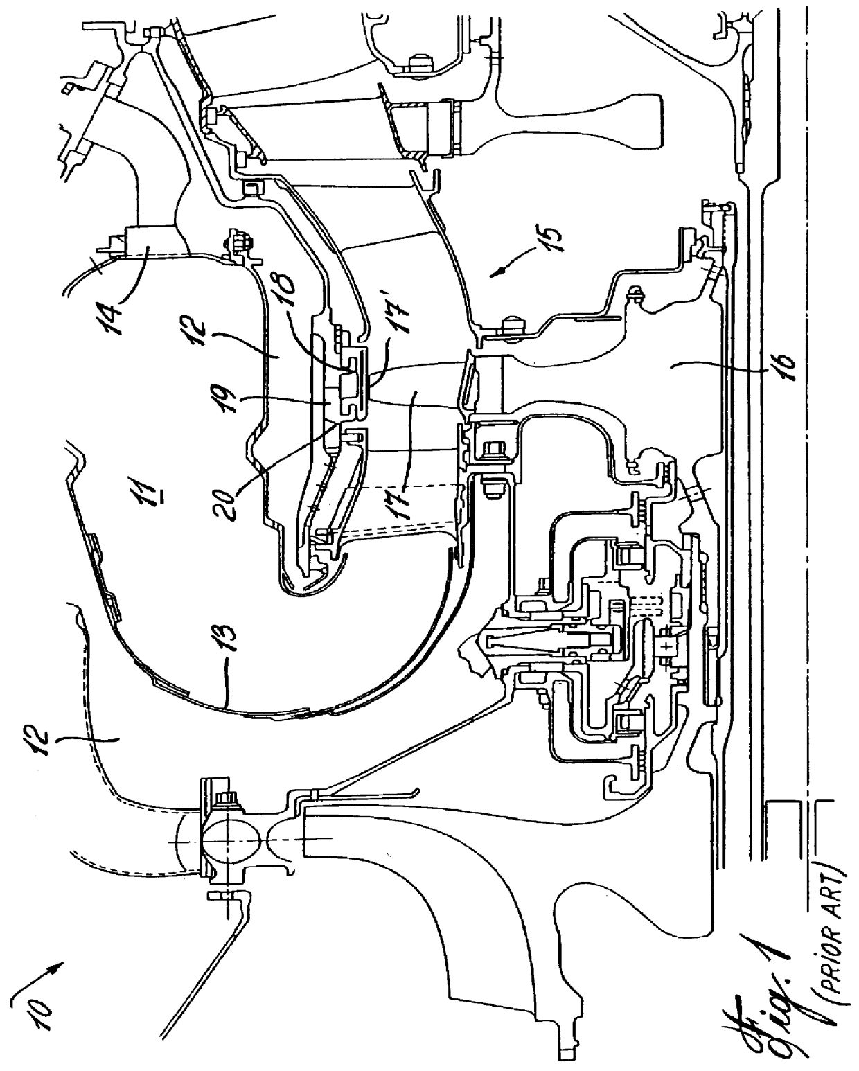 Turbine passive thermal valve for improved tip clearance control