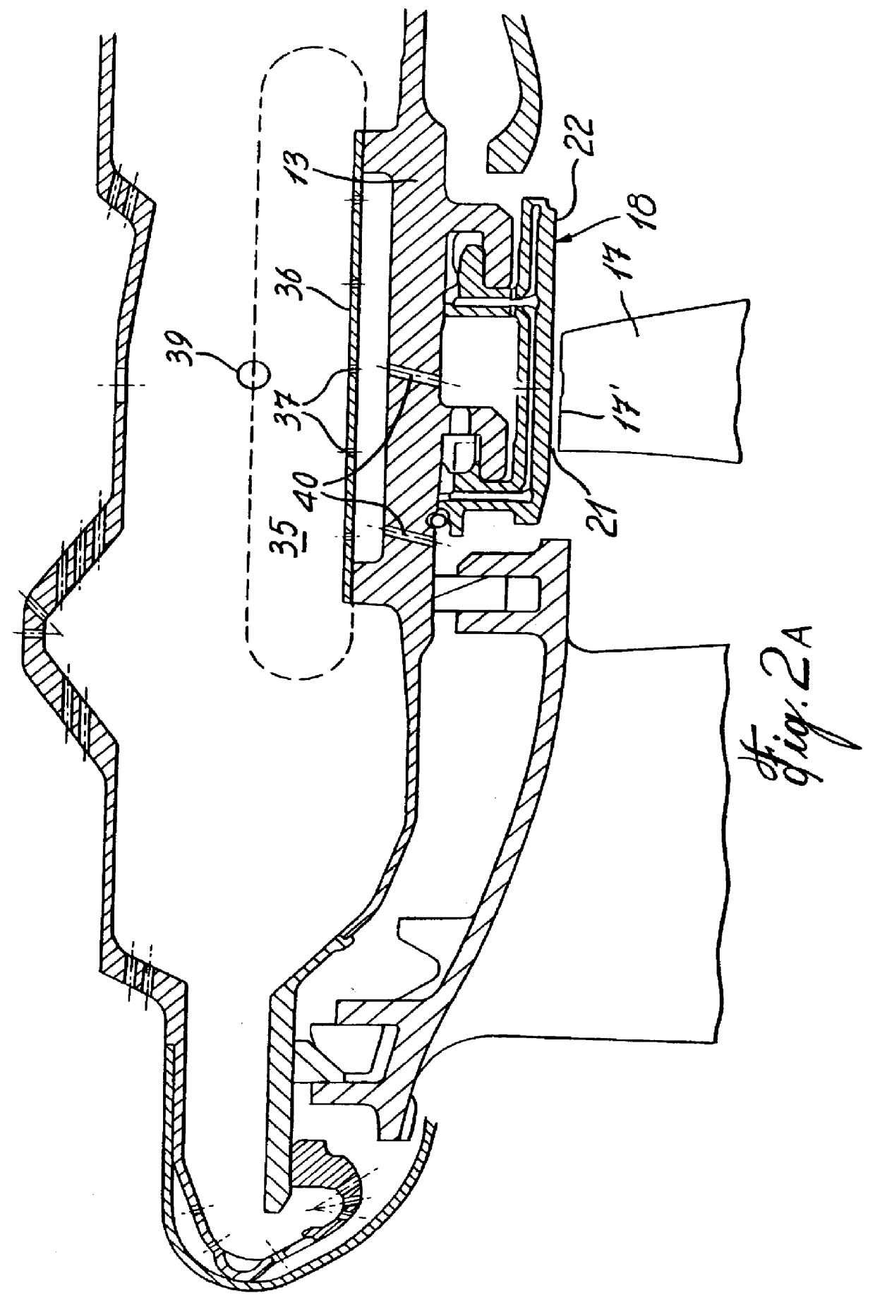 Turbine passive thermal valve for improved tip clearance control