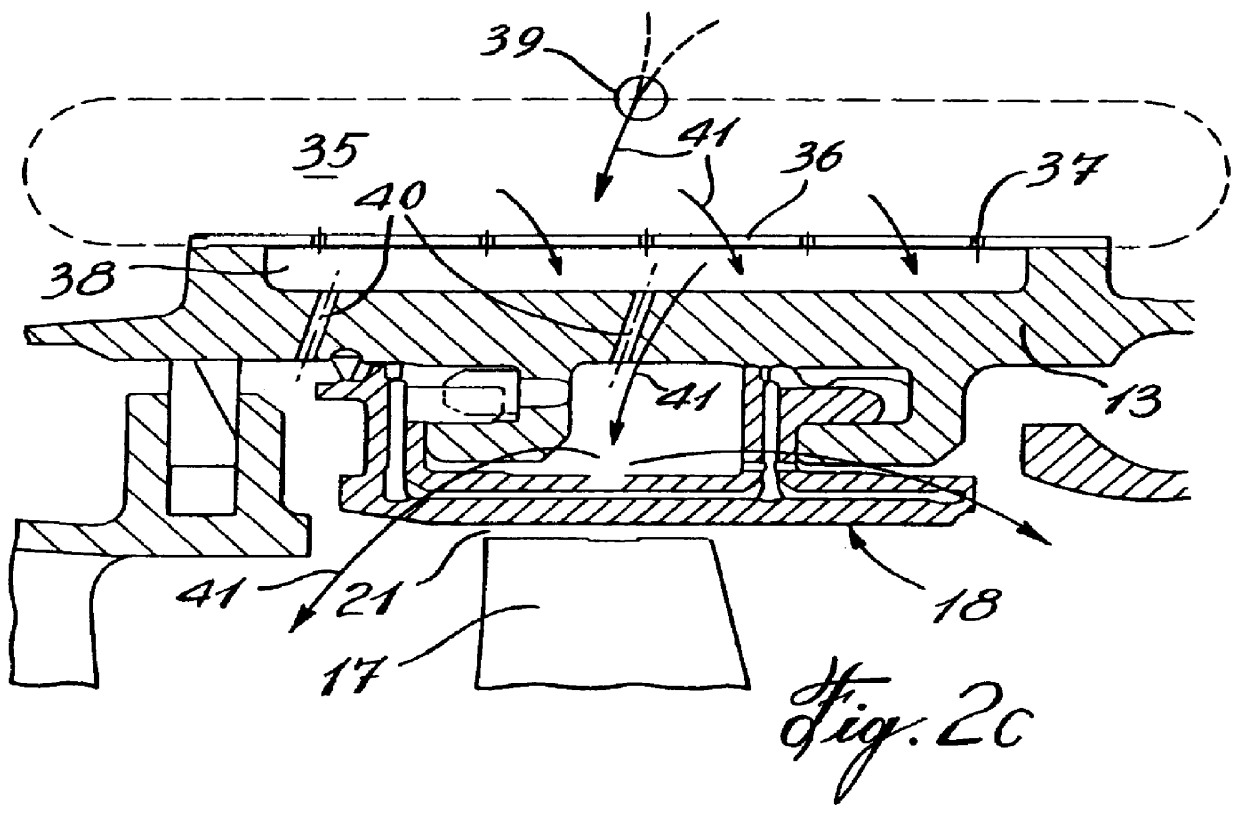 Turbine passive thermal valve for improved tip clearance control