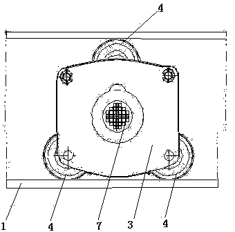 Double-layer walking guide wheel set and electric hoist employing guide wheel set