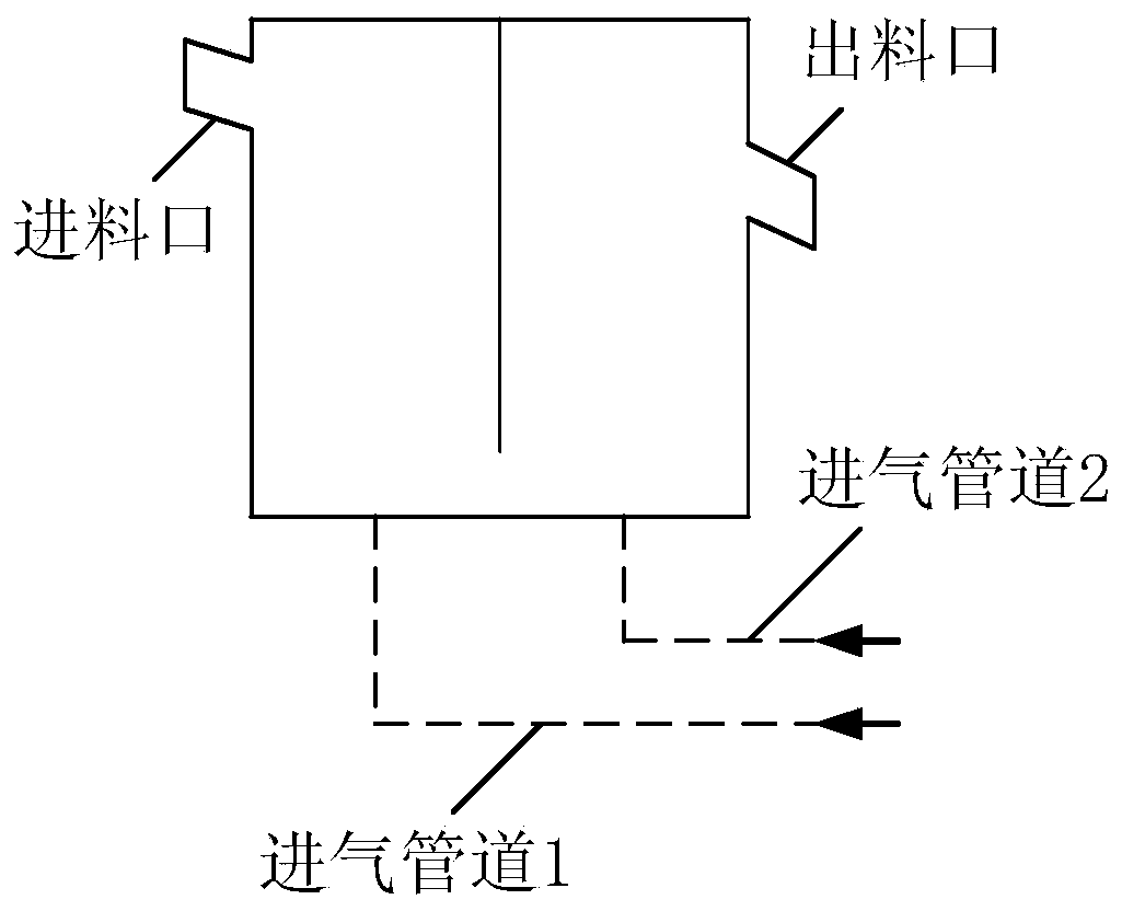 Device and method for extracting iron from iron tailings through suspension roasting