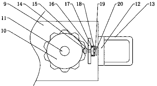 Angle adjusting device for hedge trimmer