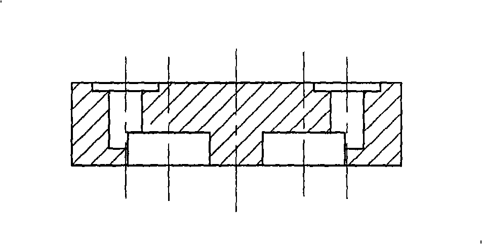 Differential pressure type flow sensor capable of realizing direct pressure tapping and two-way measurement