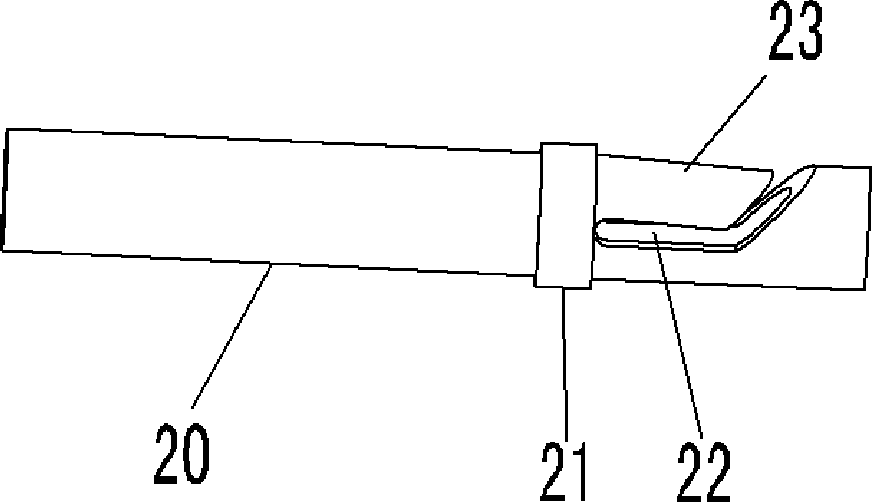 Filter electrical connector and grounding spring leaf thereof