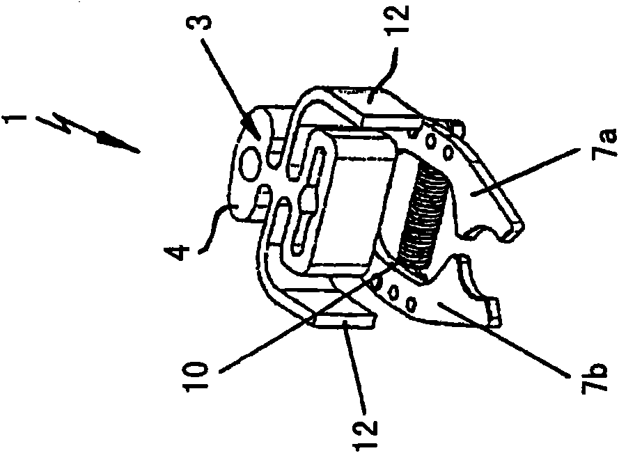 Equipment for clamping and holding pet bottles