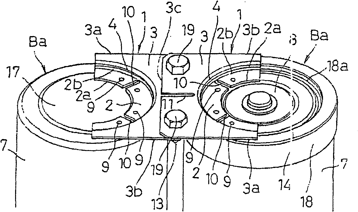 Connection structure between batteries