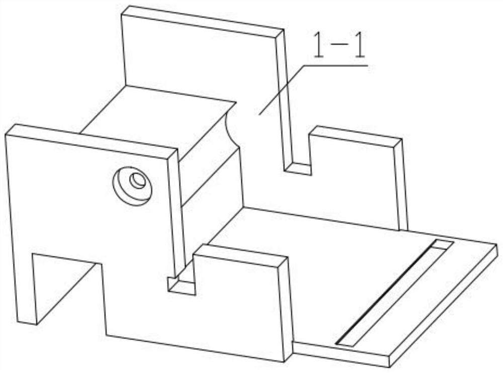 Cotton breakage preventing and impurity removing device