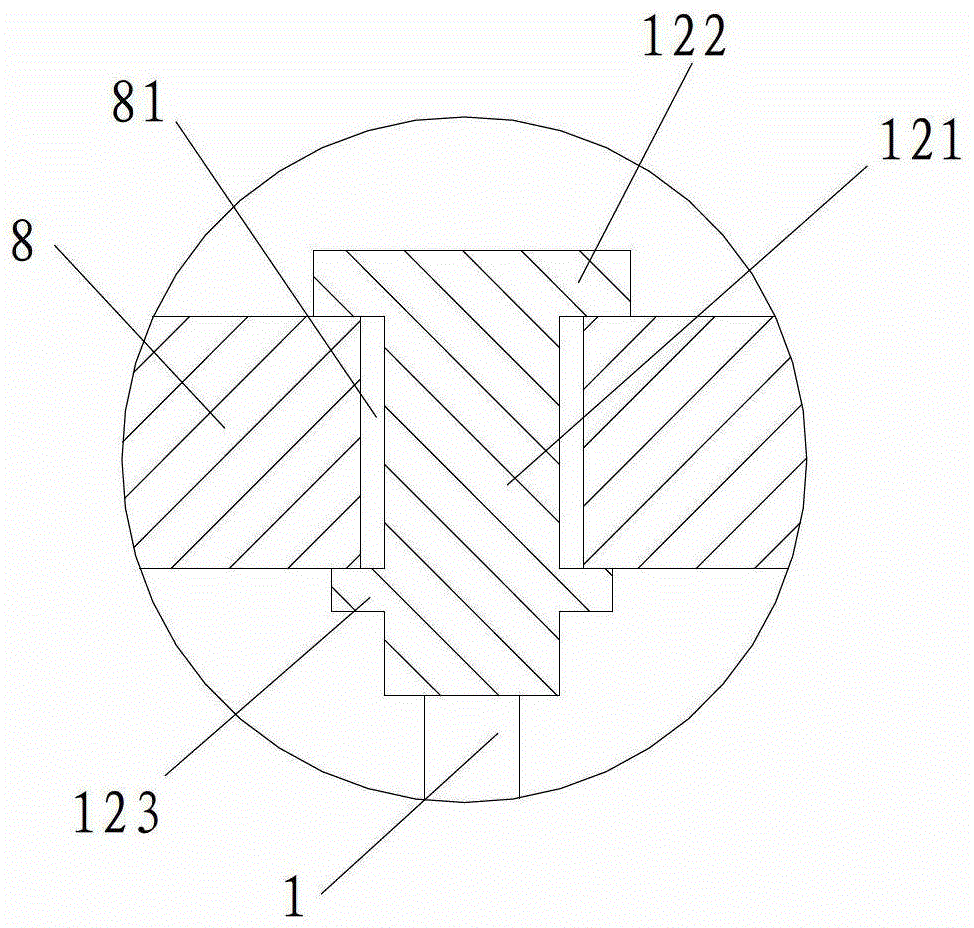 A solid-liquid interface measuring device for silicon ingot furnace