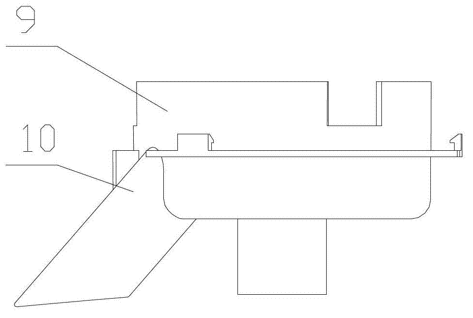 Automatic coffee maker with detachable bean grinding device