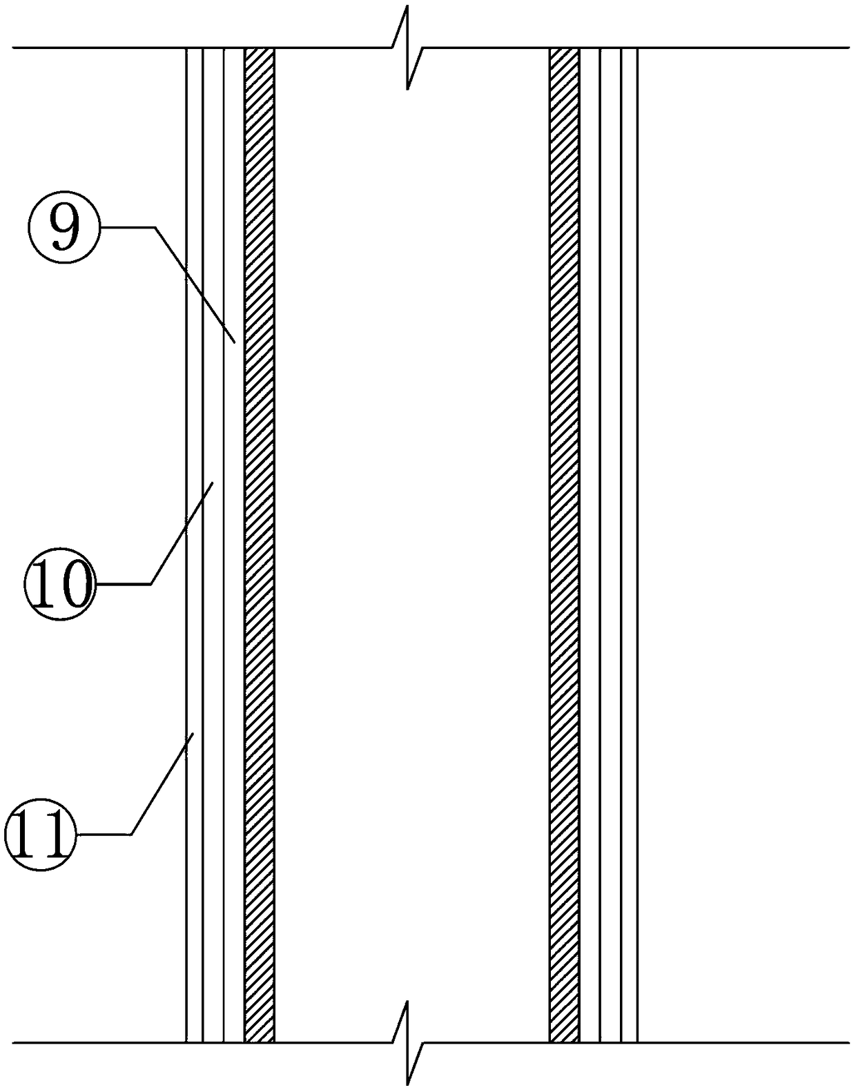 Ice thickness monitoring device and method based on principle of volume change of liquid-solid phase transition of water body