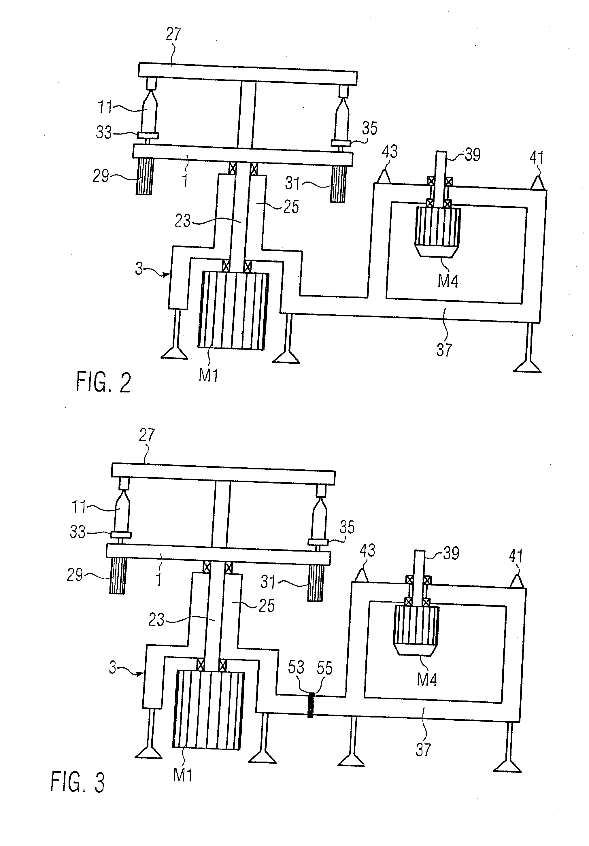 Machine for labeling containers