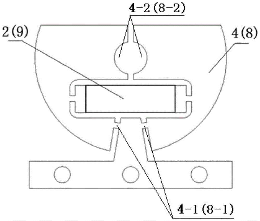 Linear large-displacement piezoelectric actuator with power-off clamping function and method