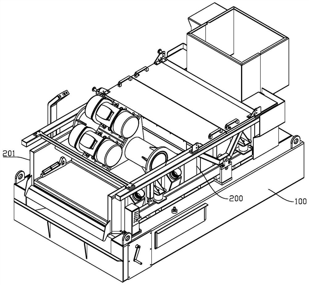 A negative pressure vibrating screen