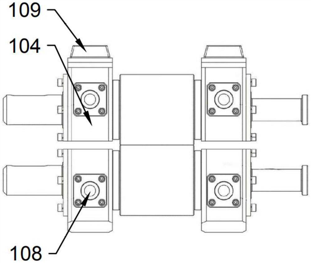 Metal composite plate rolling device capable of applying horizontal vibration