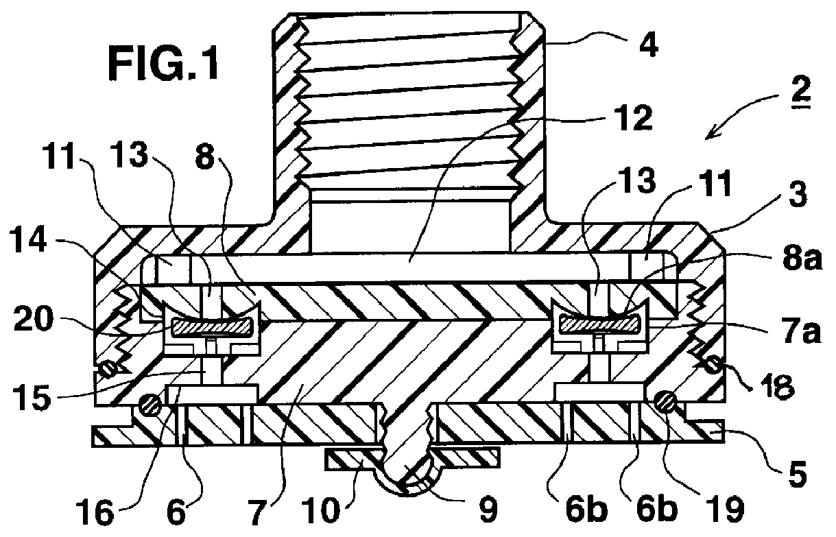 Pulsating spraying device