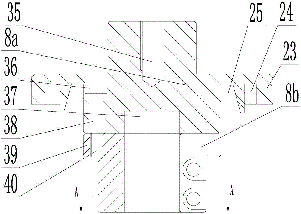 A refiner with air inlet and outlet grooves that can be stopped for cleaning