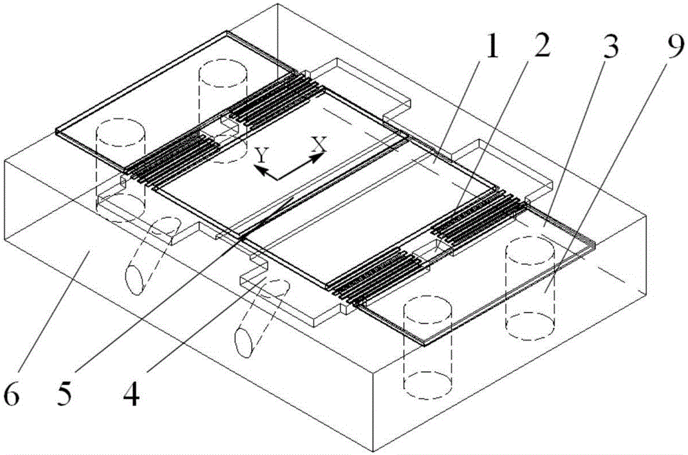 Low g value capacitive MEMS accelerometer and modal localization measurement circuit thereof