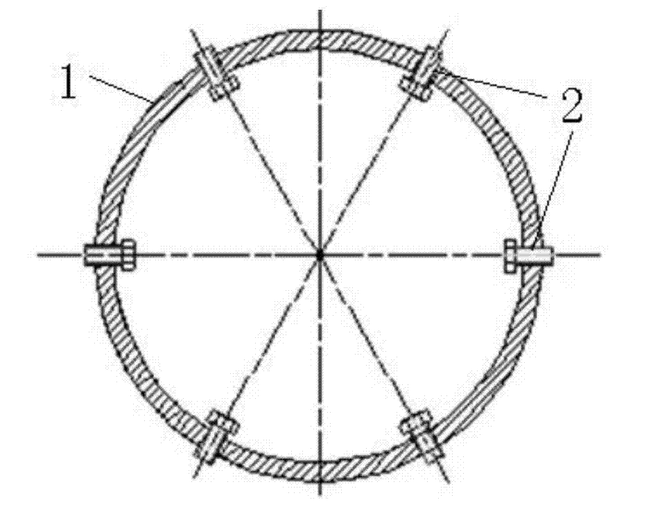 Large-aperture pipe circular seam line-up clamp and large-aperture pipe circular seam line-up clamping method