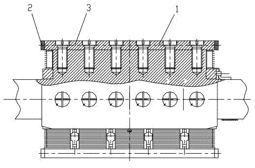 Synchronous motor of solid pole winding with damp