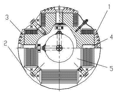 Synchronous motor of solid pole winding with damp