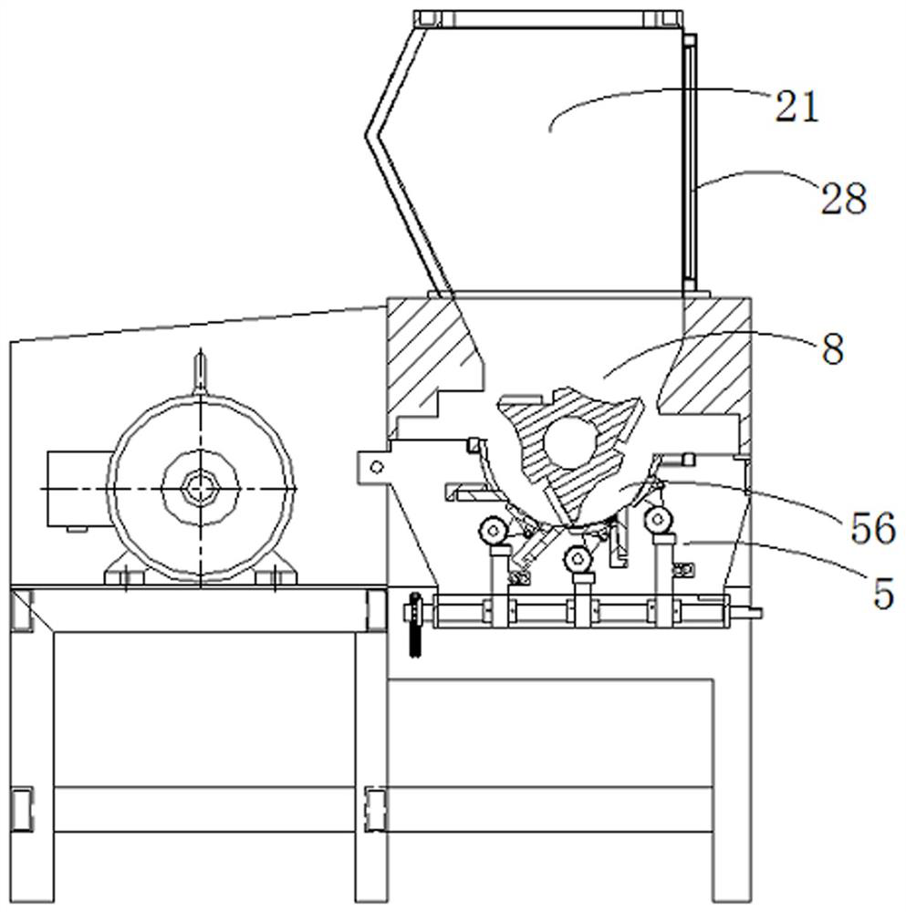 Crusher capable of conveniently controlling crushed particles of traditional Chinese medicinal materials and crushing method of crusher