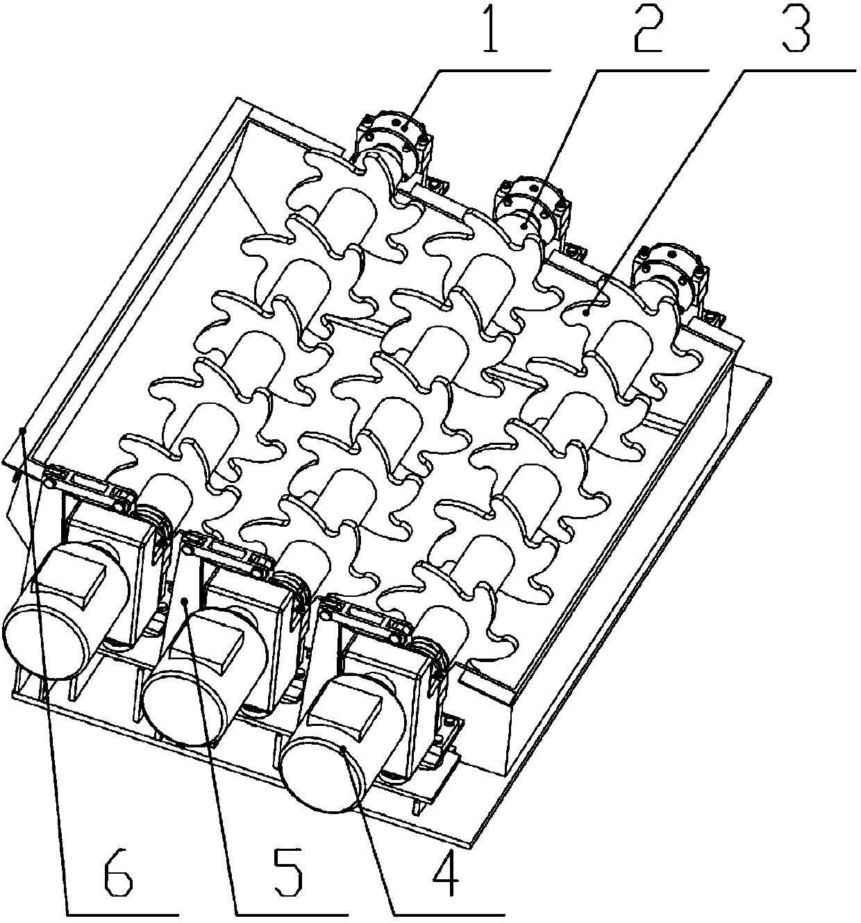 Large block removing device for bucket wheel machine