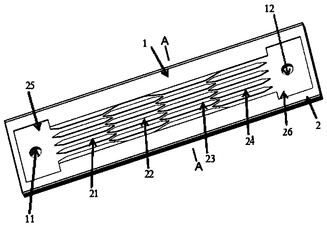 Micro-channel boiling heat transfer system and method based on vapor-liquid multiphase fluid staggered division